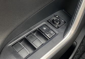 Подержанный автомобиль Toyota RAV4 2022 года (16 фото)