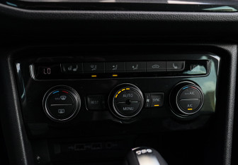 Подержанный автомобиль Volkswagen Tiguan 2018 года (19 фото)