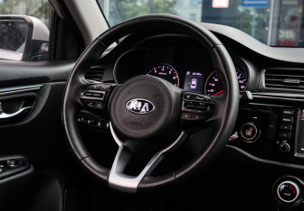 Подержанный автомобиль Kia Rio Sedan 2019 года (11 фото)
