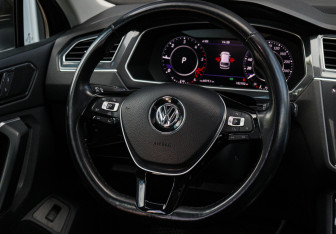 Подержанный автомобиль Volkswagen Tiguan 2017 года (10 фото)