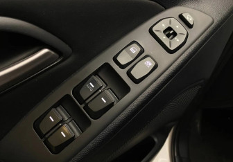 Подержанный автомобиль Hyundai ix35 2012 года (15 фото)