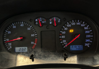 Подержанный автомобиль Volkswagen Golf Hatchback 2002 года (11 фото)