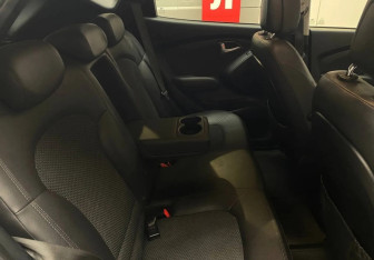 Подержанный автомобиль Hyundai ix35 2012 года (10 фото)