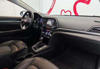 Подержанный автомобиль Hyundai Elantra Sedan 2020 года (7 фото)