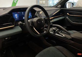 Подержанный автомобиль Geely Monjaro 2023 года (17 фото)