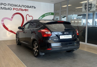 Подержанный автомобиль Ford Focus Hatchback 2011 года (6 фото)