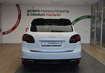Подержанный автомобиль Porsche Cayenne 2013 года (5 фото)