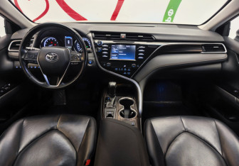 Подержанный автомобиль Toyota Camry Sedan 2018 года (14 фото)