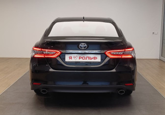 Подержанный автомобиль Toyota Camry Sedan 2022 года (5 фото)