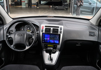 Подержанный автомобиль Hyundai Tucson 2006 года (8 фото)