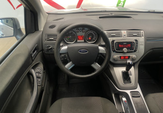 Подержанный автомобиль Ford Kuga 2010 года (10 фото)