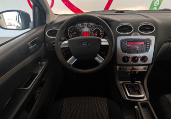 Подержанный автомобиль Ford Focus Hatchback 2010 года (10 фото)