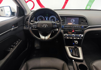 Подержанный автомобиль Hyundai Elantra Sedan 2020 года (10 фото)