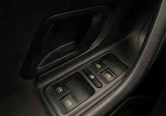 Подержанный автомобиль Skoda Fabia Hatchback 2011 года (11 фото)