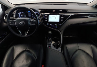 Подержанный автомобиль Toyota Camry Sedan 2019 года (7 фото)