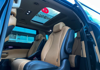 Подержанный автомобиль Kia Carnival 2022 года (16 фото)