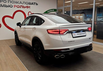 Подержанный автомобиль Geely Tugella 2023 года (6 фото)