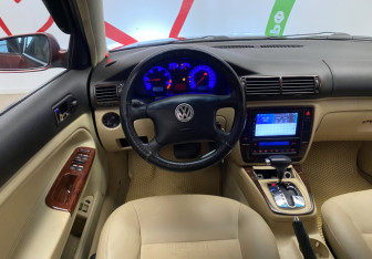 Подержанный автомобиль Volkswagen Passat Sedan 1999 года (10 фото)