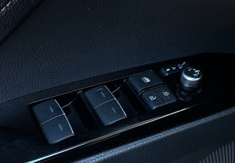 Подержанный автомобиль Toyota Camry Sedan 2023 года (27 фото)