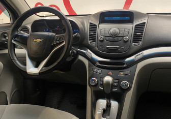 Подержанный автомобиль Chevrolet Orlando 2012 года (10 фото)