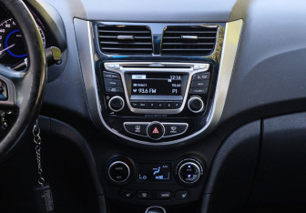 Подержанный автомобиль Hyundai Solaris Sedan 2015 года (10 фото)