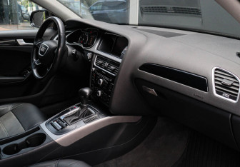 Подержанный автомобиль Audi A4 Sedan 2014 года (7 фото)