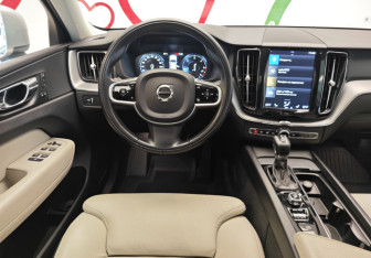 Подержанный автомобиль Volvo XC60 2018 года (8 фото)