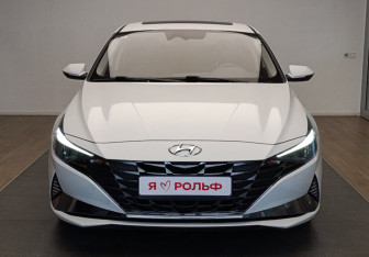 Подержанный автомобиль Hyundai Elantra Sedan 2020 года (2 фото)