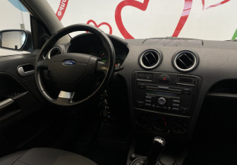 Подержанный автомобиль Ford Fusion 2007 года (9 фото)
