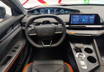 Подержанный автомобиль Changan UNI-V 2024 года (11 фото)