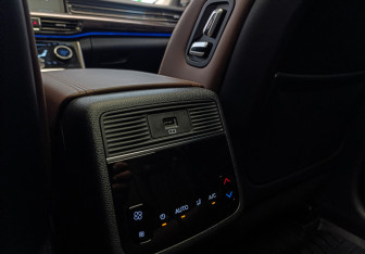 Подержанный автомобиль Exeed VX 2023 года (12 фото)