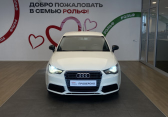 Подержанный автомобиль Audi A1 2014 года (2 фото)