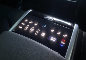 Подержанный автомобиль Toyota Camry Sedan 2019 года (13 фото)