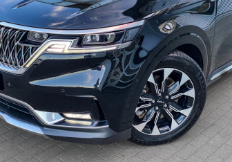 Подержанный автомобиль Kia Carnival 2022 года (4 фото)