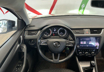 Подержанный автомобиль Skoda Octavia Liftback 2017 года (10 фото)