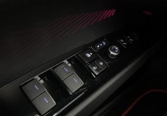 Подержанный автомобиль Toyota Camry Sedan 2024 года (14 фото)