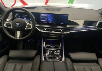 Подержанный автомобиль BMW X5 2025 года (13 фото)