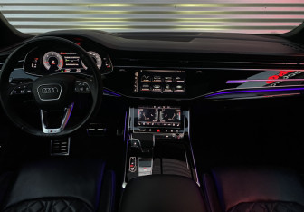 Подержанный автомобиль Audi Q8 2019 года (12 фото)