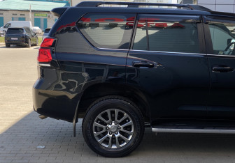Подержанный автомобиль Toyota Land Cruiser Prado 2019 года (8 фото)