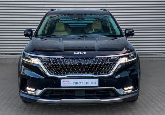 Подержанный автомобиль Kia Carnival 2022 года (2 фото)