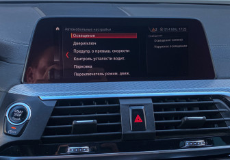Подержанный автомобиль BMW X3 2020 года (23 фото)