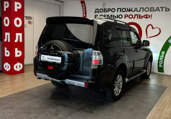 Подержанный автомобиль Mitsubishi Pajero 2011 года (4 фото)