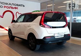 Подержанный автомобиль Kia Soul 2022 года (6 фото)