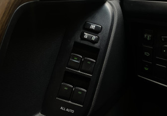 Подержанный автомобиль Toyota Land Cruiser Prado 2012 года (24 фото)