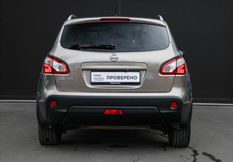 Подержанный автомобиль Nissan Qashqai 2012 года (4 фото)