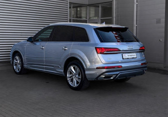 Подержанный автомобиль Audi Q7 2020 года (6 фото)