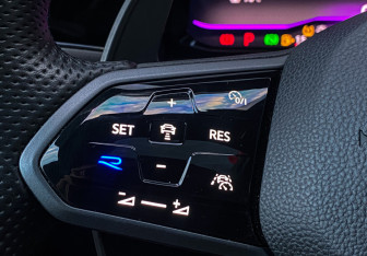 Подержанный автомобиль Volkswagen Golf R Hatchback 2021 года (29 фото)