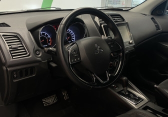 Подержанный автомобиль Mitsubishi ASX 2021 года (14 фото)