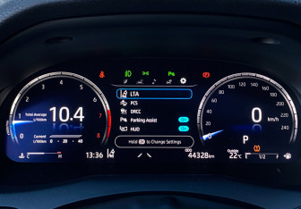 Подержанный автомобиль Toyota Camry Sedan 2023 года (27 фото)