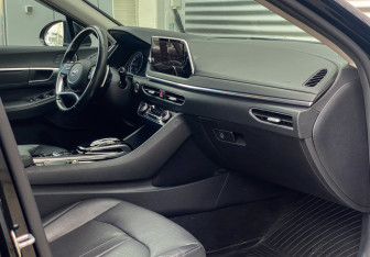 Подержанный автомобиль Hyundai Sonata 2021 года (10 фото)